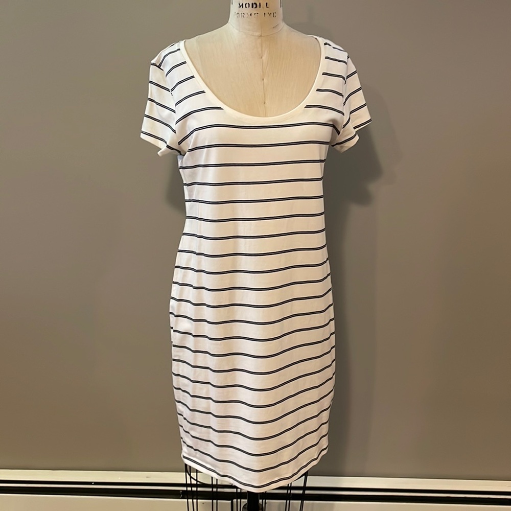 H&M short sleeve knee length t-shirt dress - Picture 1 of 6